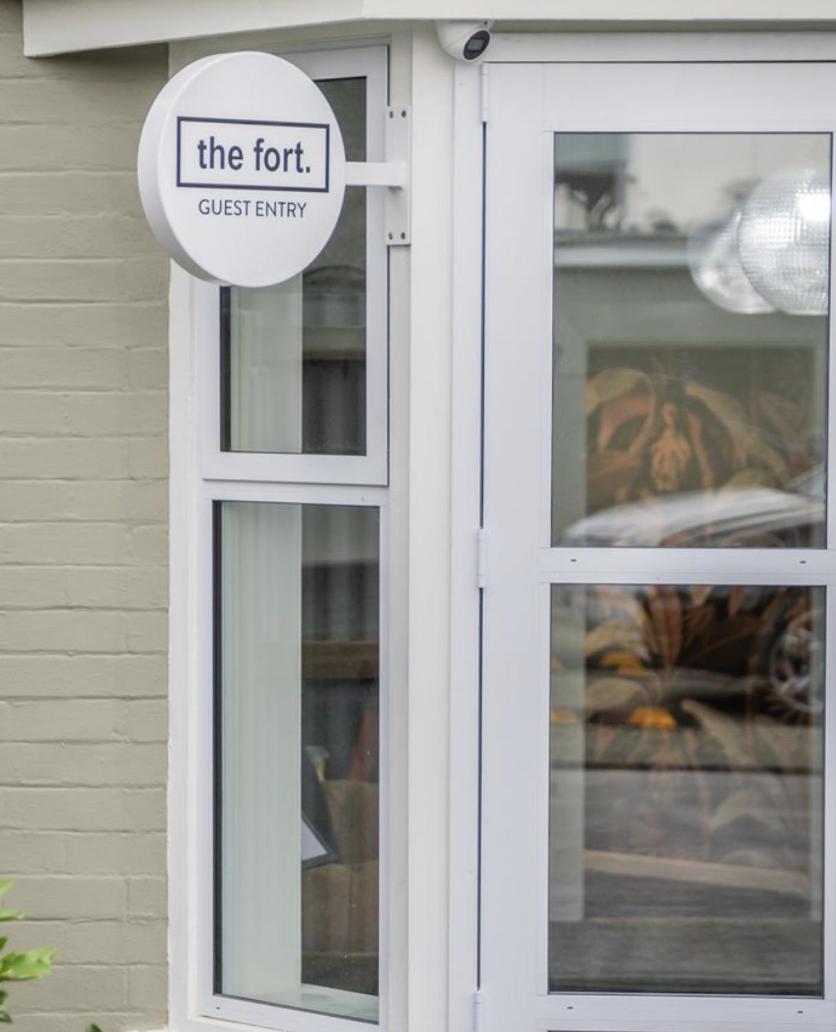 The Fort Guesthouse 提马鲁 外观 照片